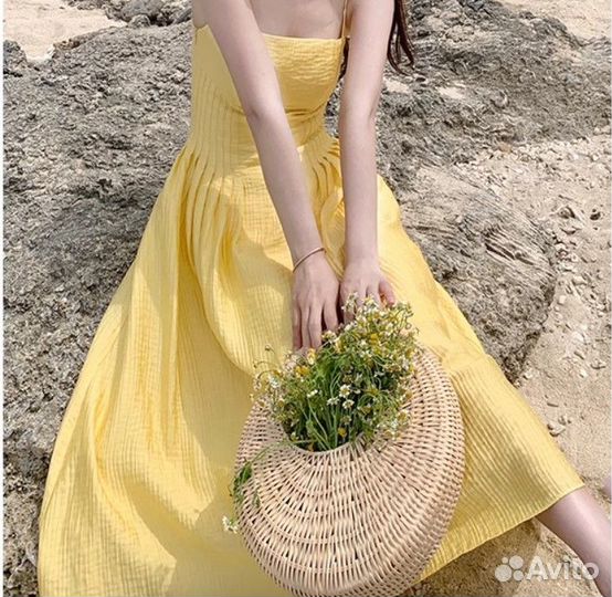 Платье с открытой спиной и корсетом