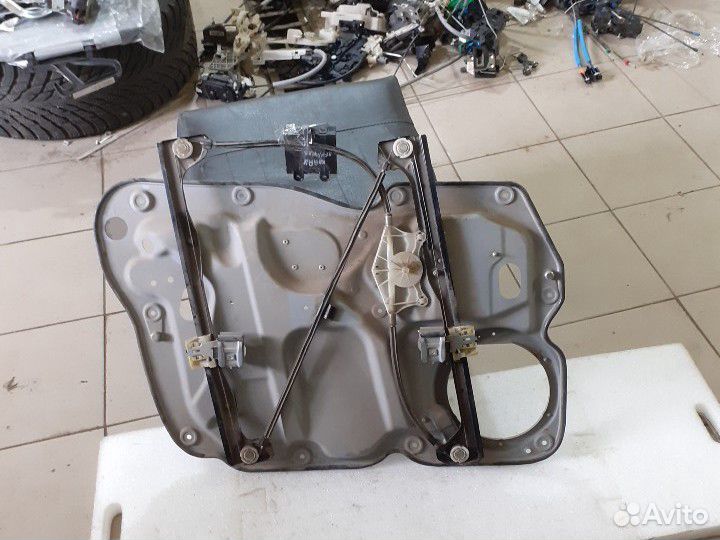 Стеклоподъемник передний правый Volkswagen Caddy 3