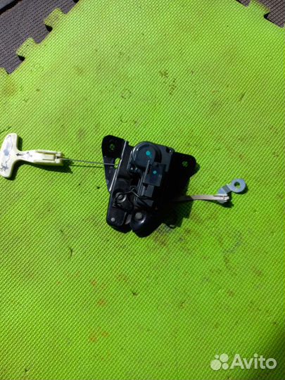 Замок-крышка багажника 