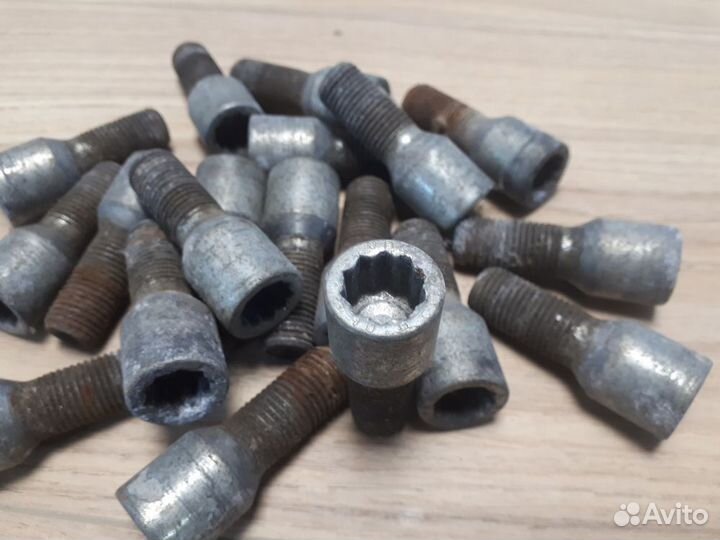 Болт колесный комплект Skoda Octavia A5