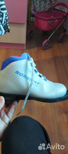 Продам лыжные ботинки