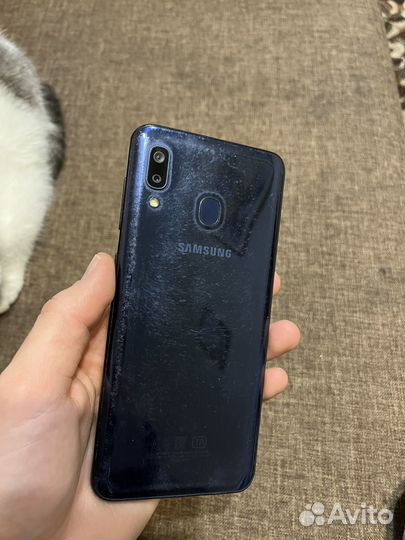 Samsung Galaxy A20, 3/32 ГБ