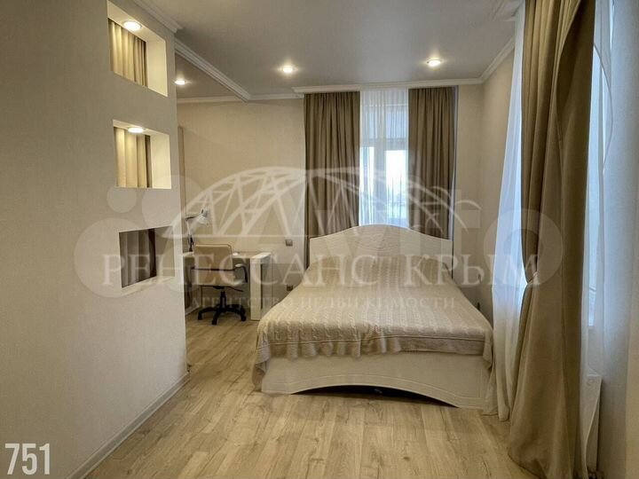 1-к. квартира, 43 м², 1/10 эт.