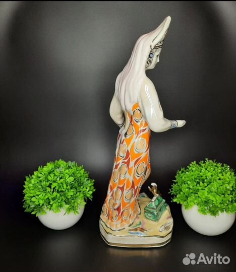 Фарфоровая статуэтка Хозяйка медной горы, Дулево