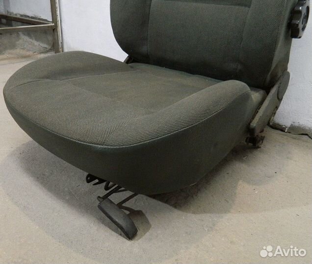 Сиденье переднее правое Audi 80 B3