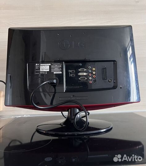 Телевизор / Монитор LG 21,5