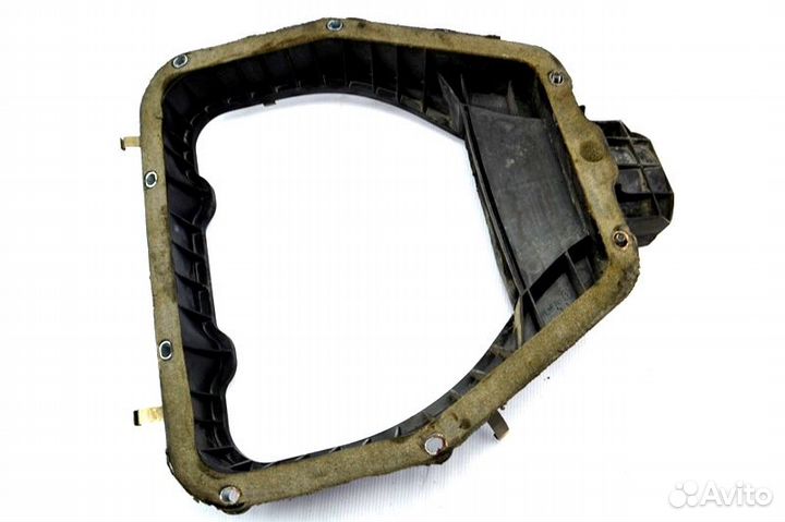 Крышка отделения для жгутов проводов кабины scania