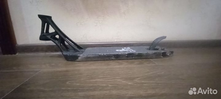 Доска на трюковой самокат