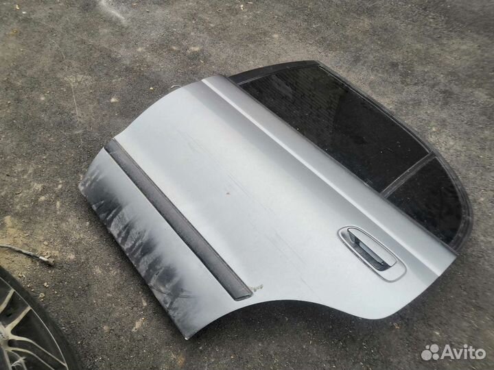 Дверь задняя левая Carina corona