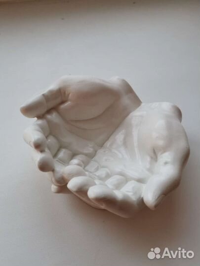 Скульптура руки