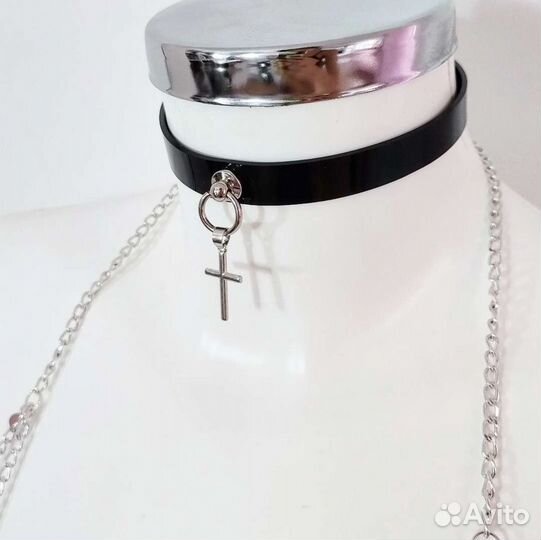 Чокер из винила с крестом тонкий эффект латекса