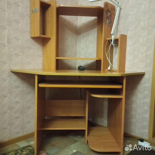 Компьютерный стол угловой