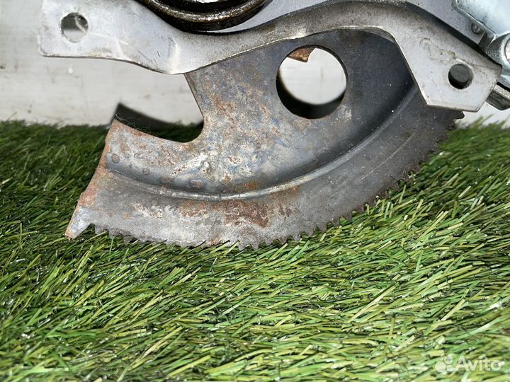 Стеклоподъемник задний левый Chevrolet Suburban GM