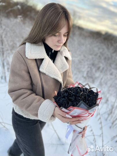 Букет роз из черной атласной ленты