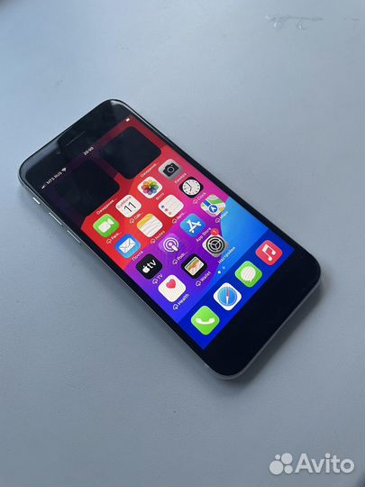 iPhone SE (2020), 64 ГБ