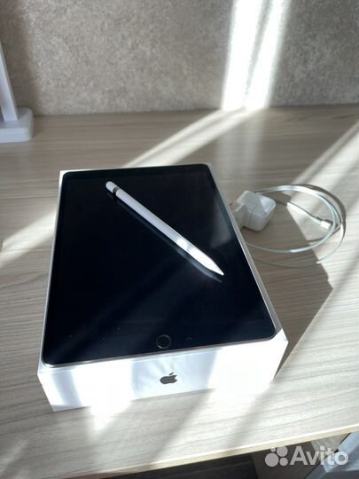 iPad pro 10,5. Apple pensil. Клавиатура. Чехлы