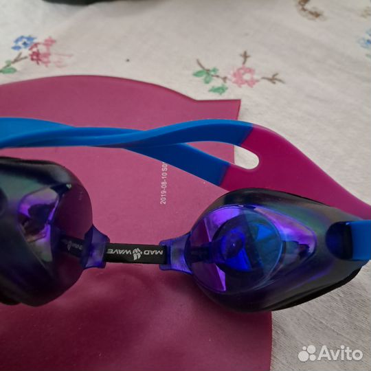 Шапочка и очки для плавания