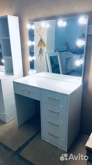 Туалетный столик