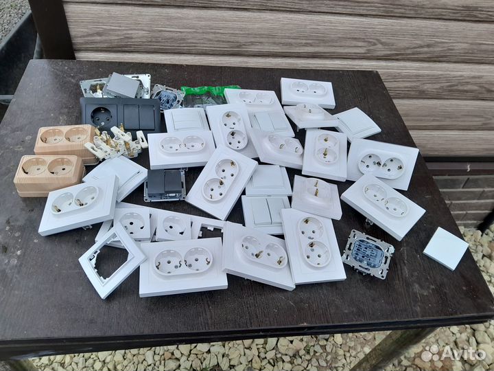 Розетки и выключатели
