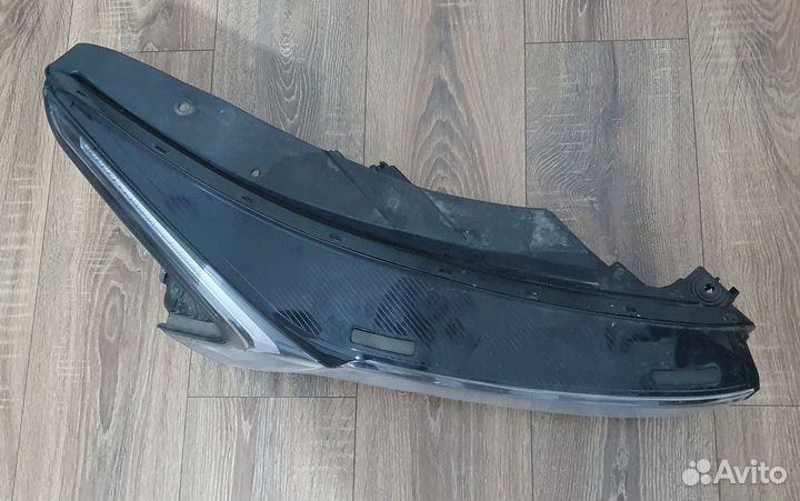 Фара правая на Kia K5 92102L2100