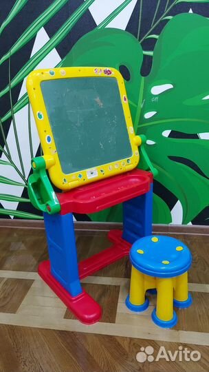 Детский стол и стул + мольберт