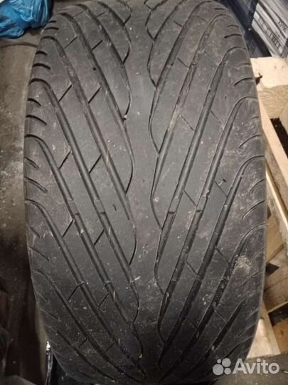 Durun F-One 285/35 R22 106W