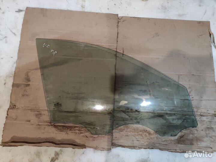 Переднее правое стекло Hyndai Sonata NF