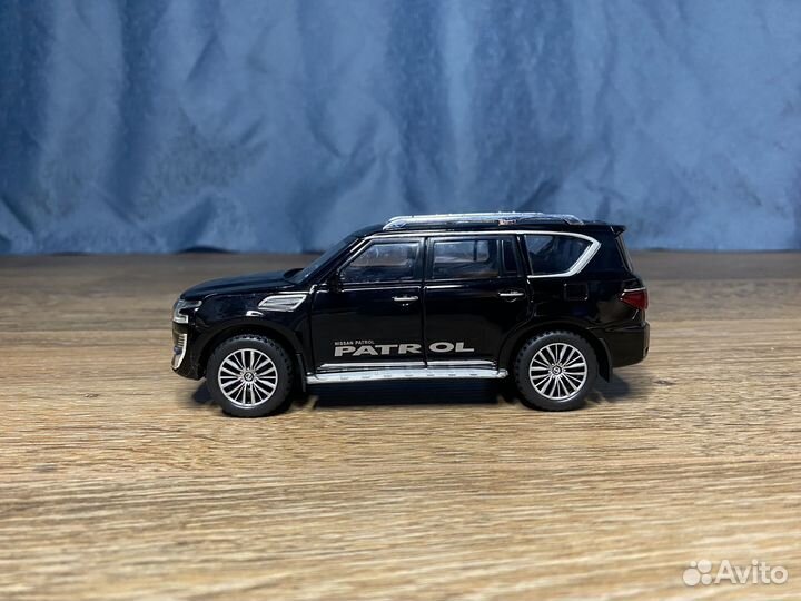 Металлическая машина Nissan Patrol
