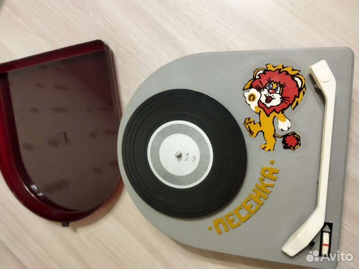 Проигрыватель винила на батарейках