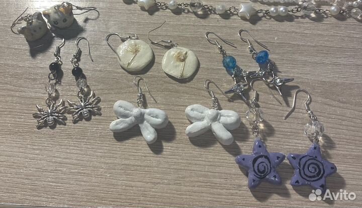 Сережки,чокеры,фигурки из бисера,бижутерия