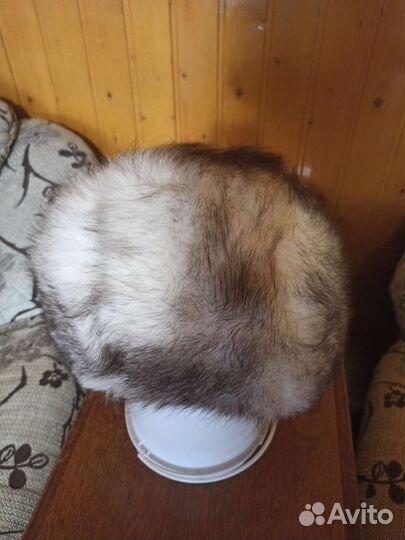 Женские меховые шапки