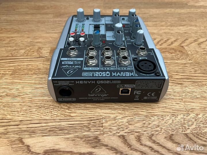Микшерный пульт Behringer Xenyx Q802USB
