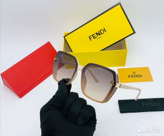 Солнцезащитные очки женские Fendi