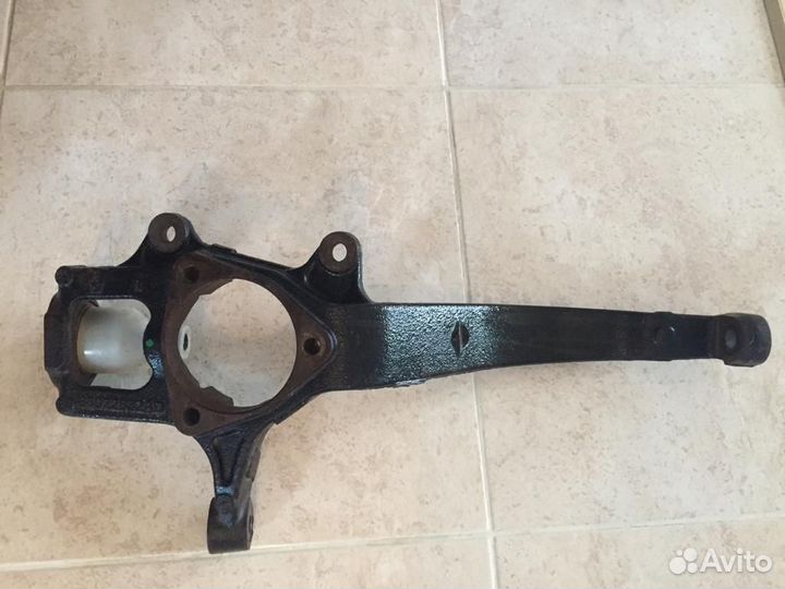 Кулак поворотный правый Jeep Grand Cherokee WK2