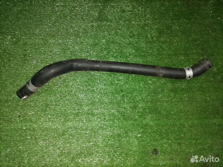 Патрубок охлаждения (радиатора) L33615381 Mazda MP