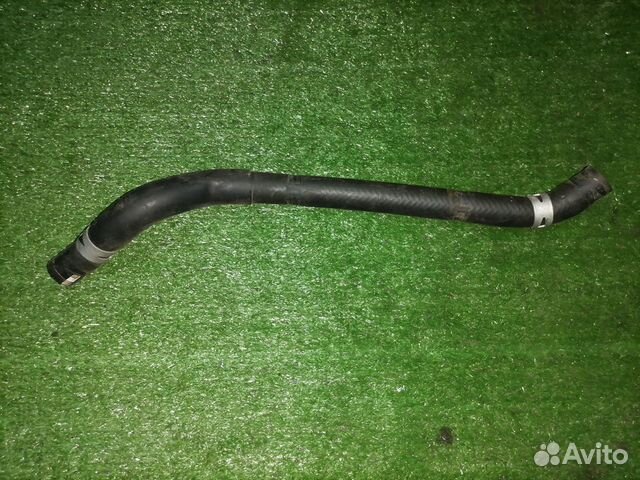 Патрубок охлаждения (радиатора) L33615381 Mazda MP