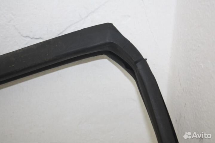 Уплотнитель стекла двери передней левой Nissan Qa