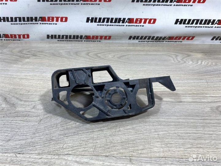 Кронштейн переднего бампера левый Peugeot 308 1.6