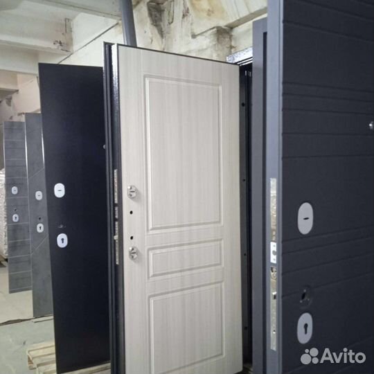 Дверь входная металлическая новая