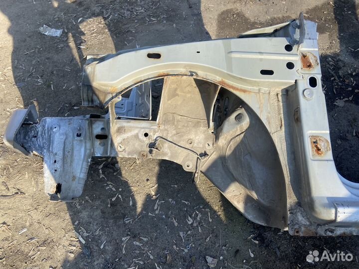 Передняя левая четверть c порогом LADA Largus