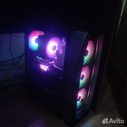 Игровой компьютер с монитором