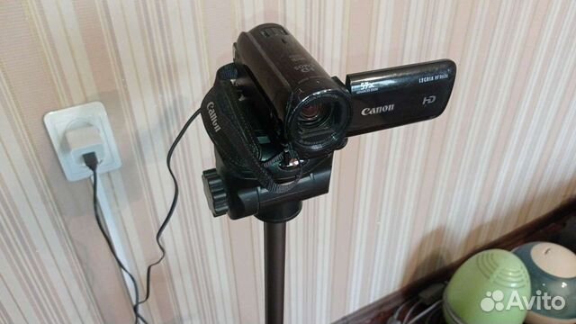 Видеокамера Canon legria hf r606 + штатив