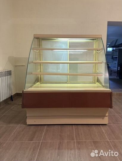 Кондитерская витрина