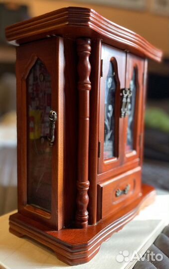 Шкатулка-шкаф для украшений