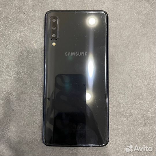 Samsung Galaxy A7 (2018), 4/64 ГБ