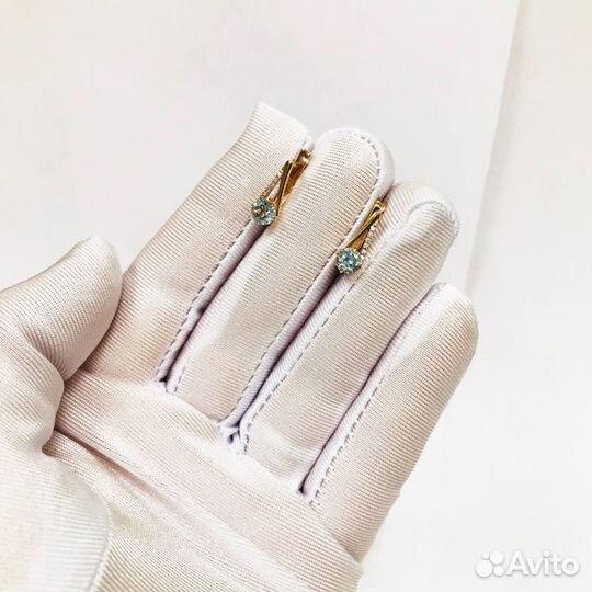 Золотые серьги с камнем