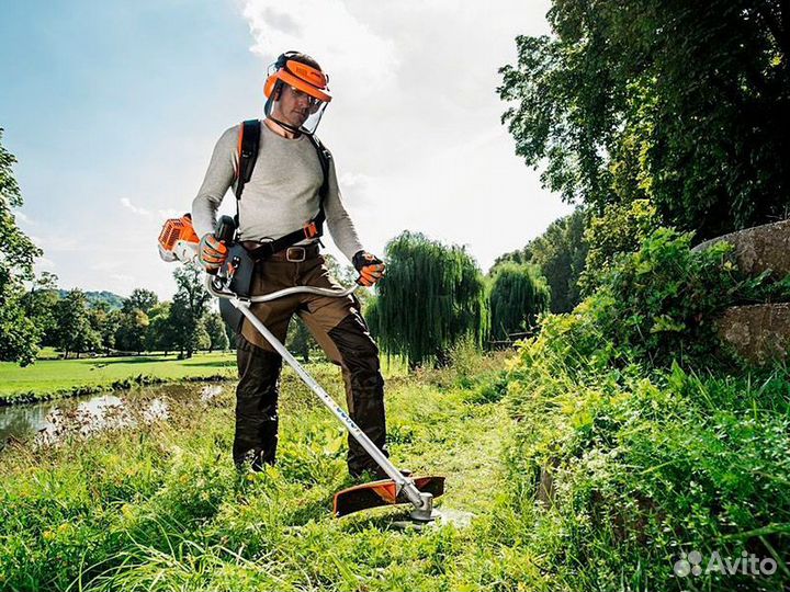 Покос травы триммером