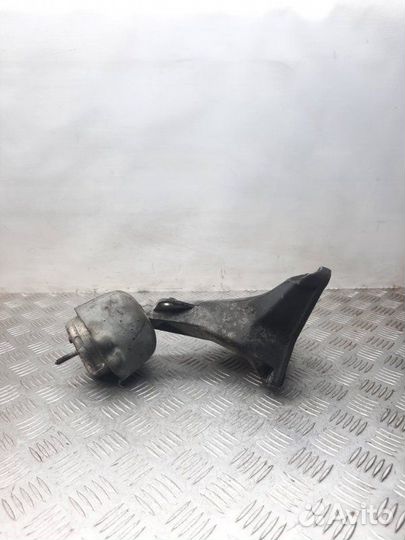 Подушка двигателя Audi A6 седан 1.8 AWT 2002