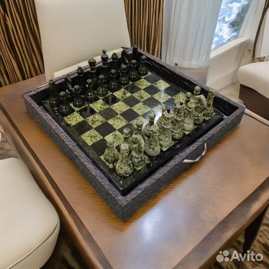 Шахматы из натурального змеевика 60х60 см