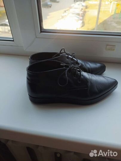 Укороченные ботинки фирмы bata